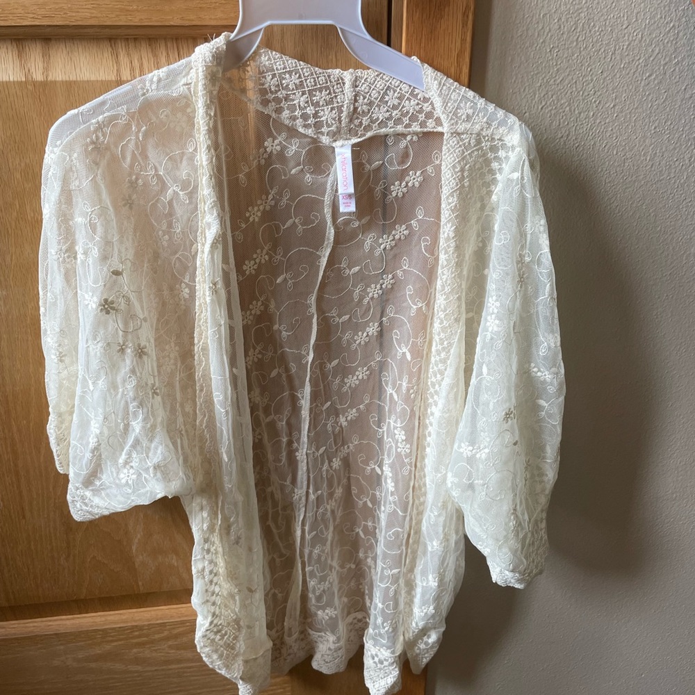 White lace kimono